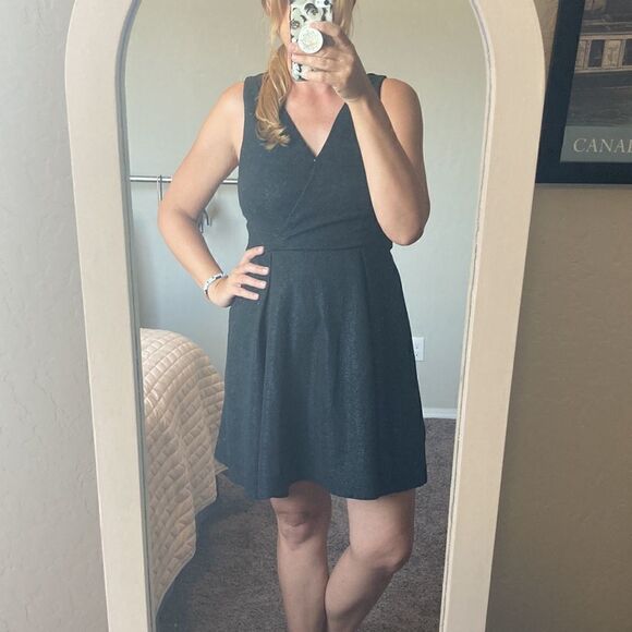 Black dress - Picture 2 of 8